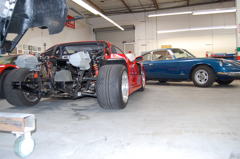 Illustration for article titled Tearing Down The Engine Of A Ferrari F40